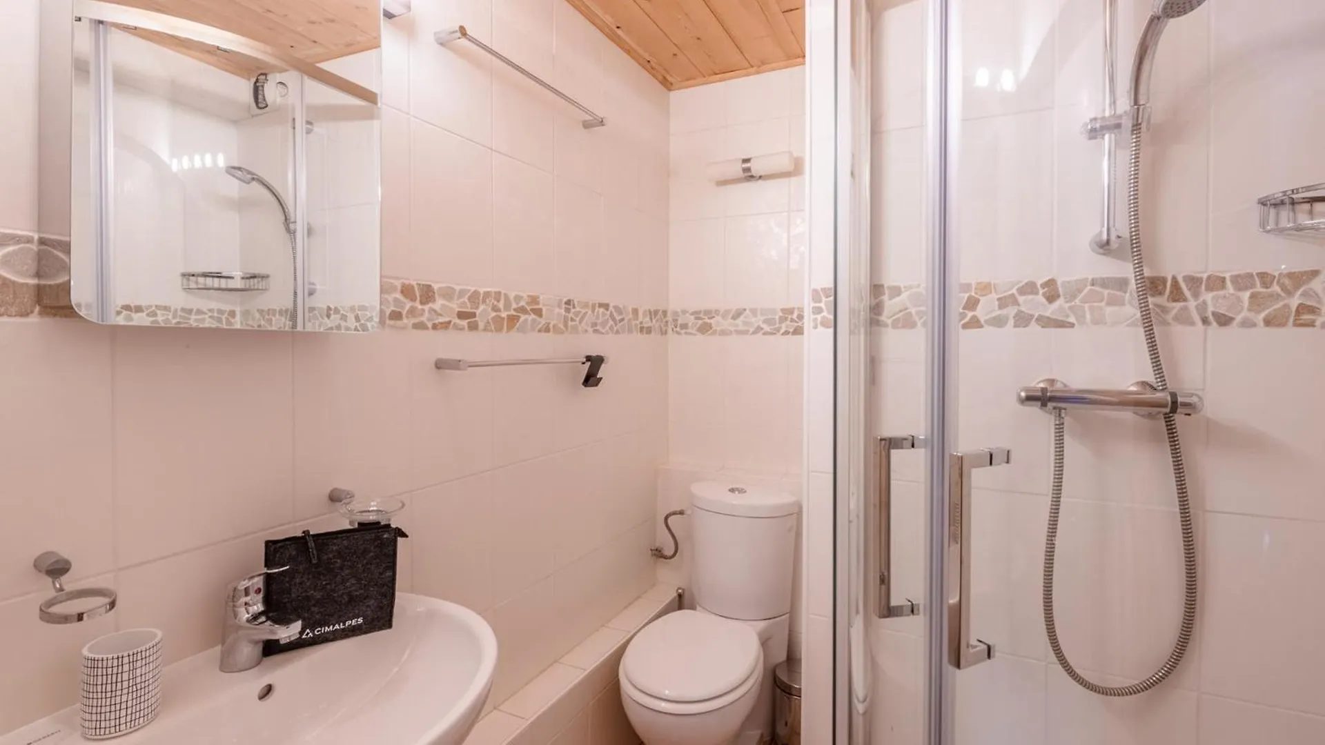 Chalet La Savoyarde A Morzine - Appartement 3 Pieces Renove, Proche Centre, Terrasse, 5 Pers. - Fr-1-754-76 0*,  France